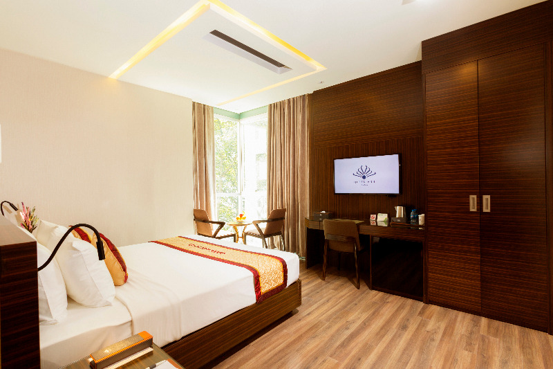 Queen Ann Hotel alt